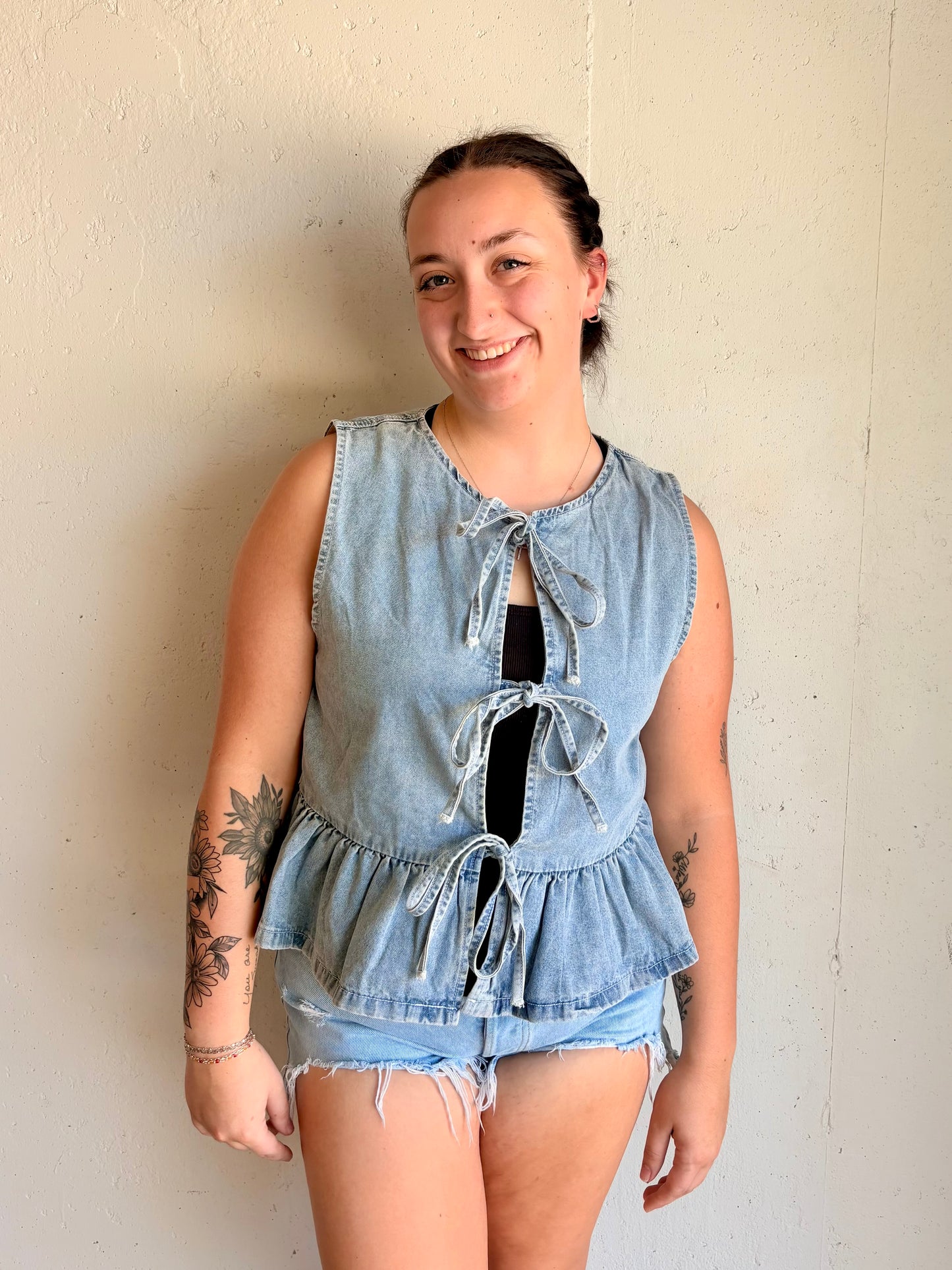 Sleeveless Bow Denim Ruffle Top